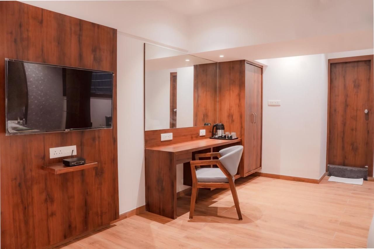 Treebo Serenity Inn, Koregaon Park Pune Extérieur photo